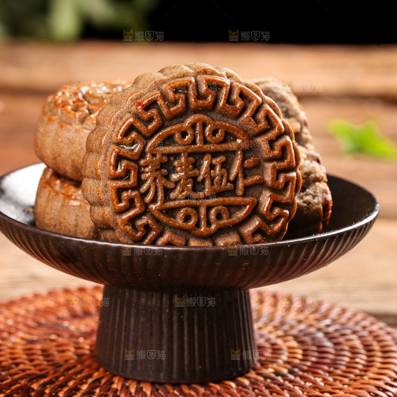盘子里的荞麦五仁月饼
