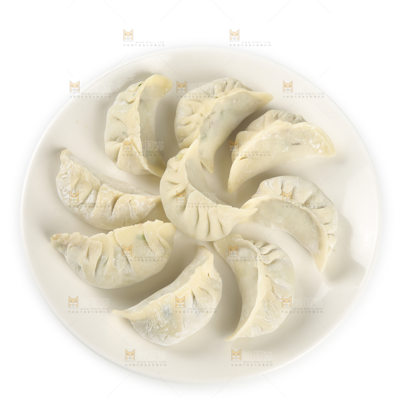 白底上放着一盘饺子