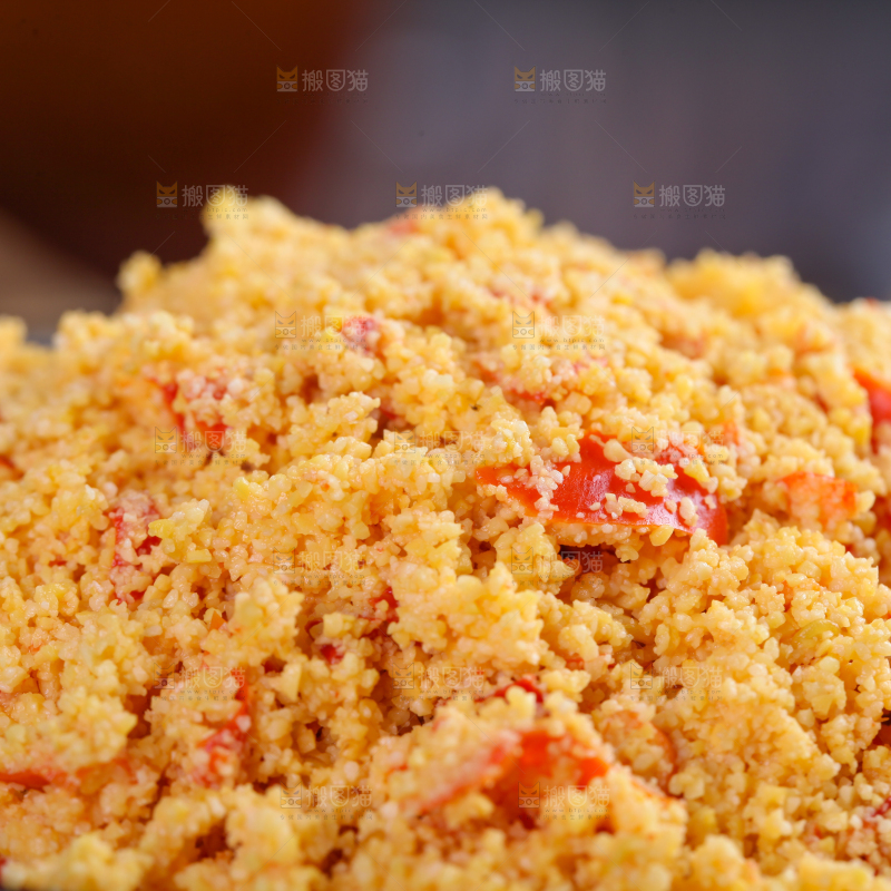盘子里放着榨广椒粉