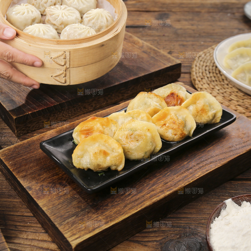 盘子里的煎饺