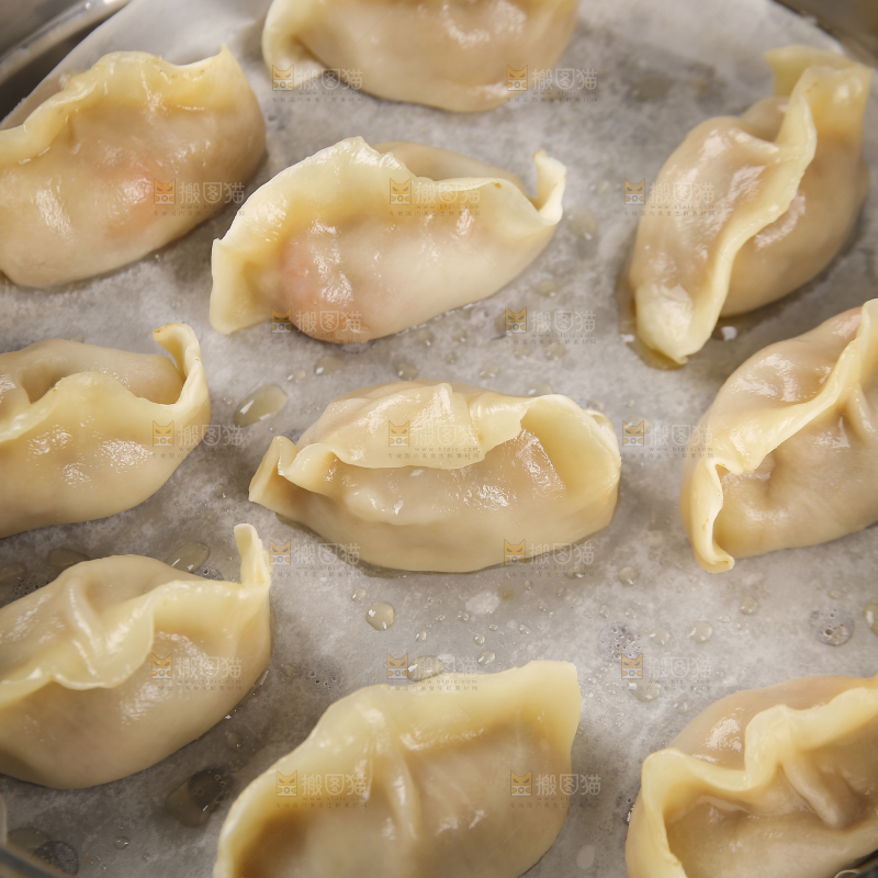蒸笼里的小龙虾饺子