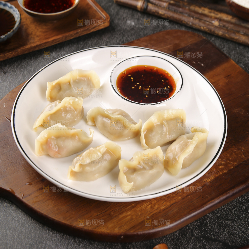 盘子里的手工水饺