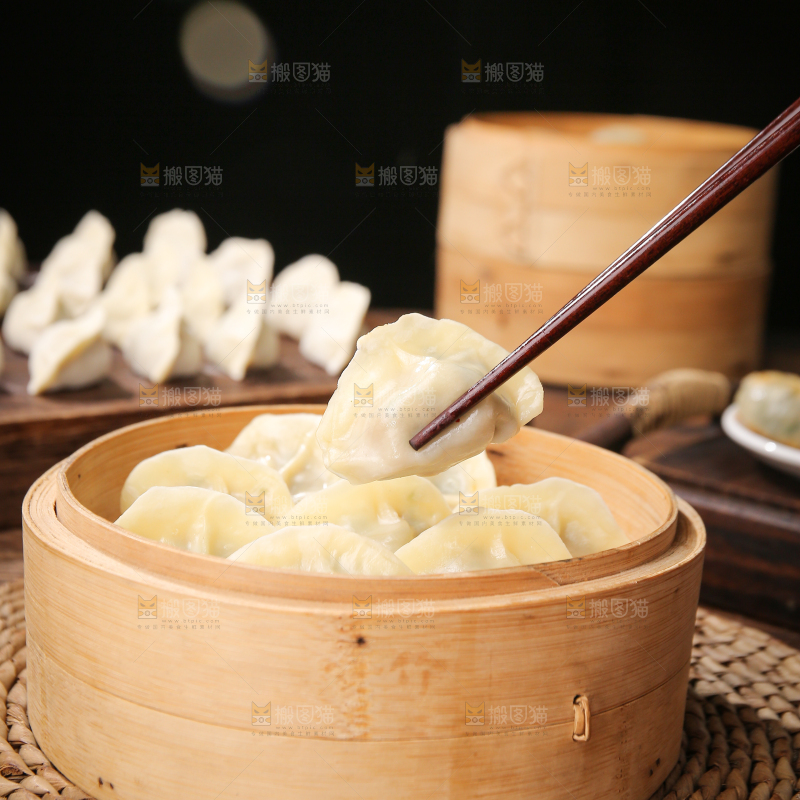 筷子上饺子蒸饺