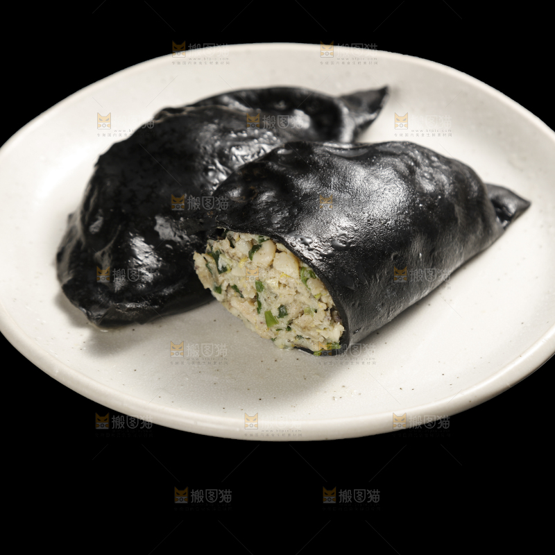 盘子里的墨鱼大饺子