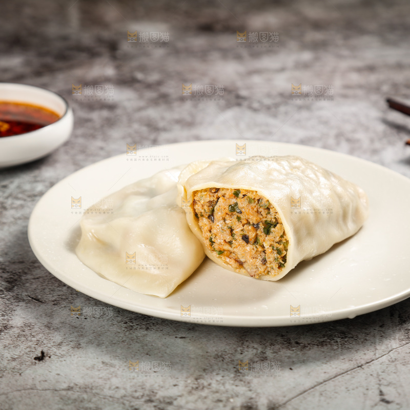 盘子里的蟹黄大饺子