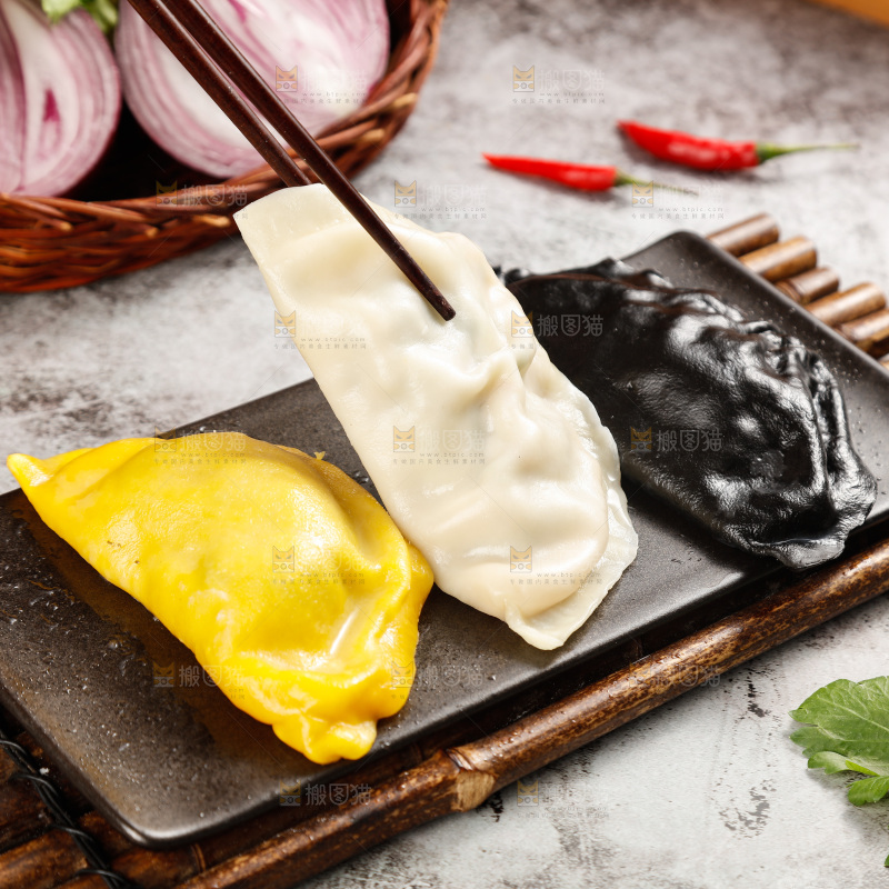 盘子里的大饺子组合