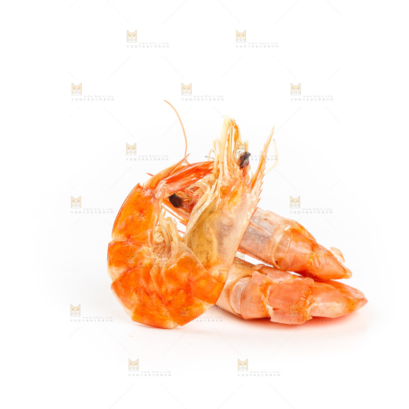 白底上的烤虾干