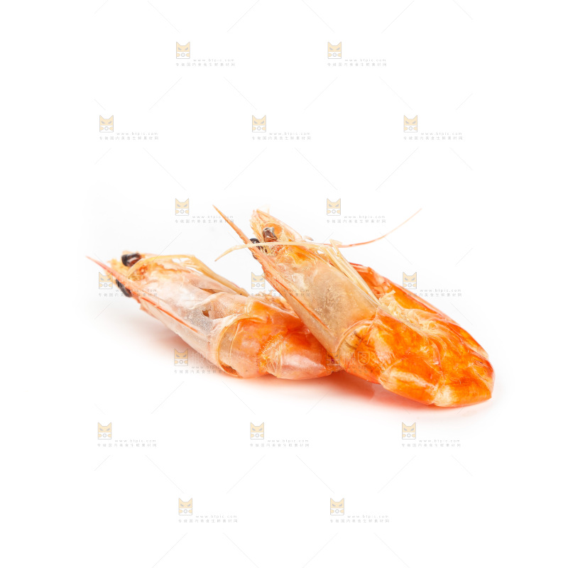 白底上的烤虾干