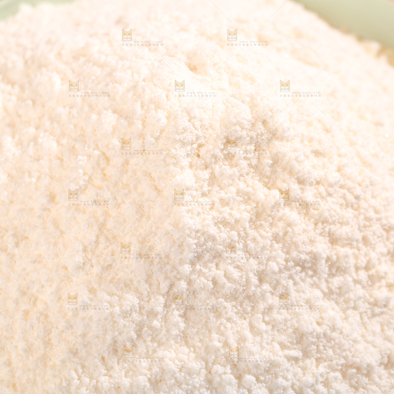 盘子里的蛋糕面粉