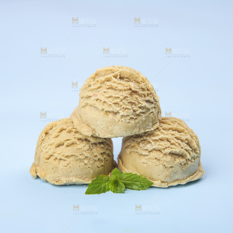 浅底上的奶油冰淇淋