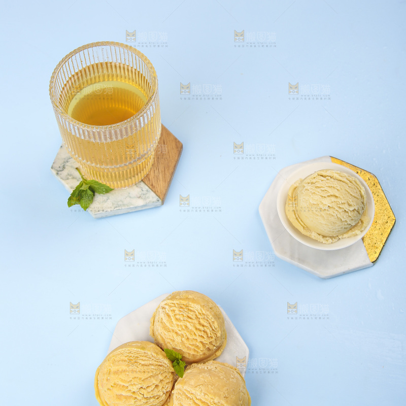 浅底上的奶油冰淇淋