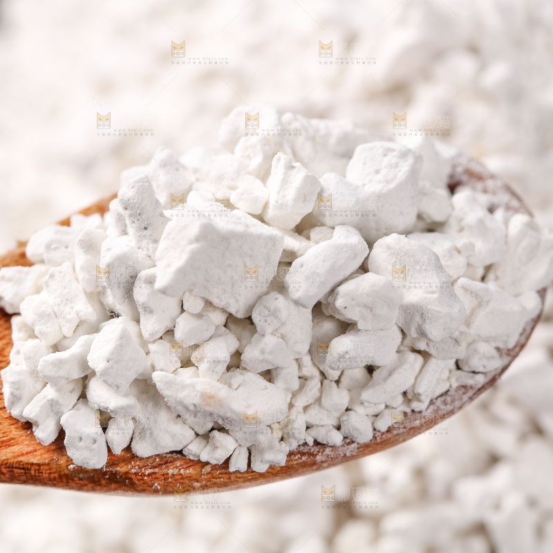 勺子上的红薯淀粉