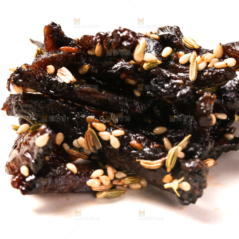 白底上的孜然芥肉条