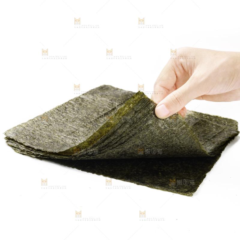 手里拿着海苔片
