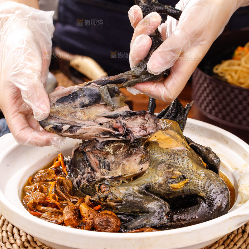 手里的手撕乌鸡