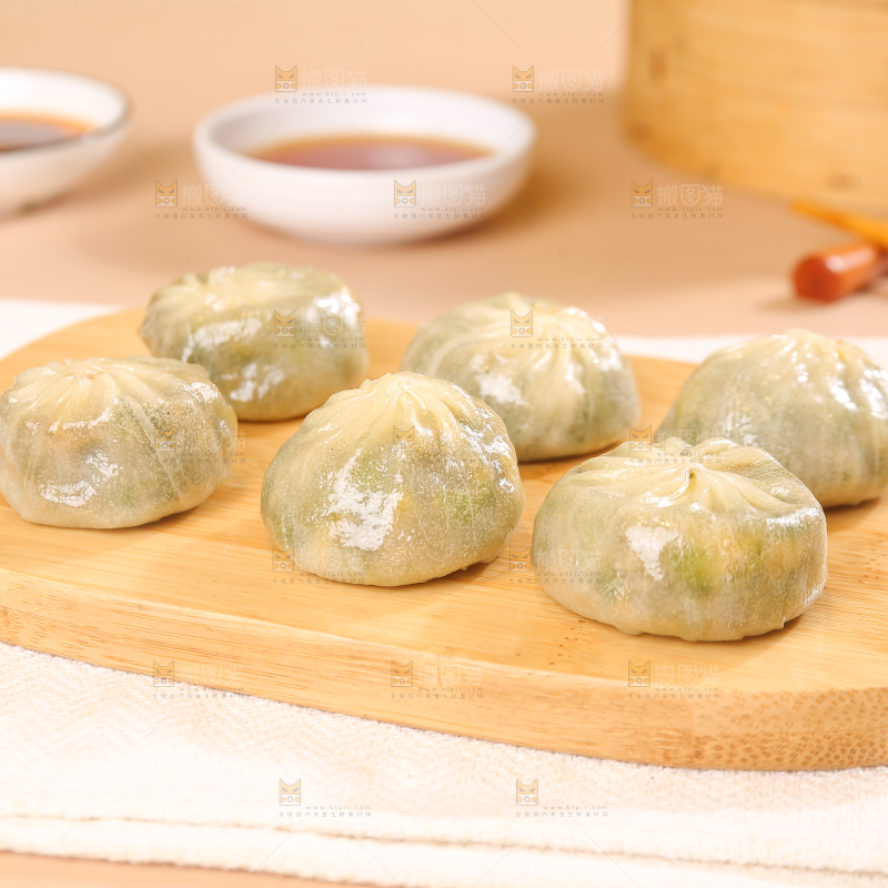 木底上摆放着的小包子