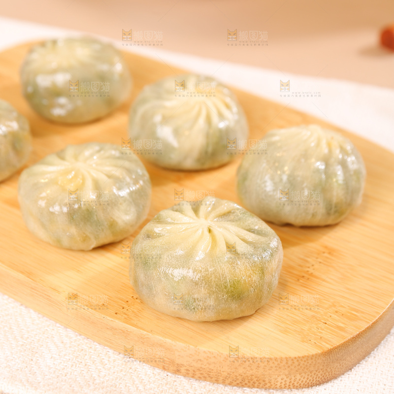 木底上摆放着的小包子