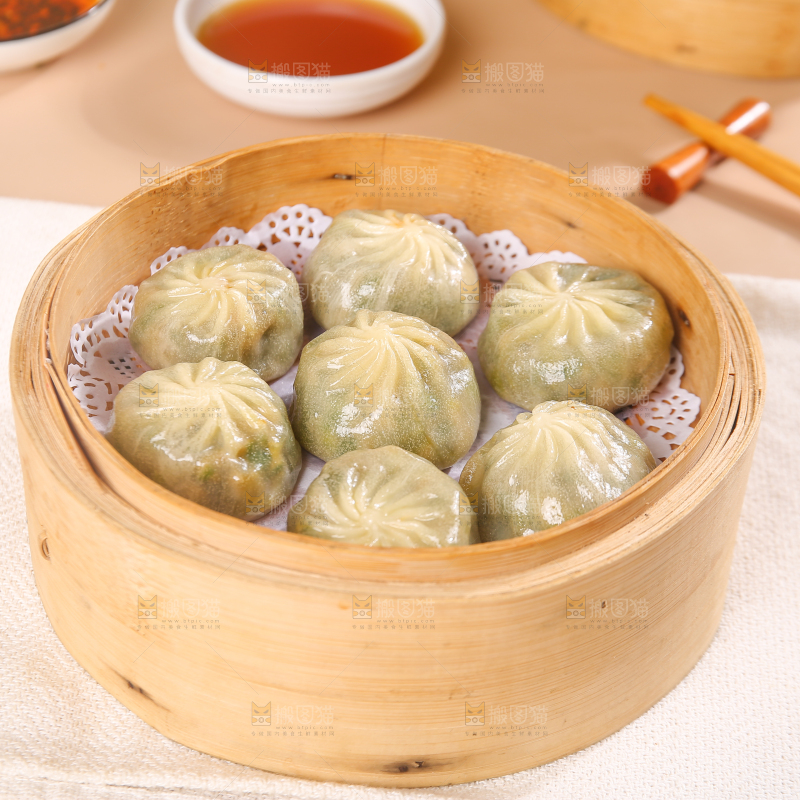 蒸笼里的粉丝包子