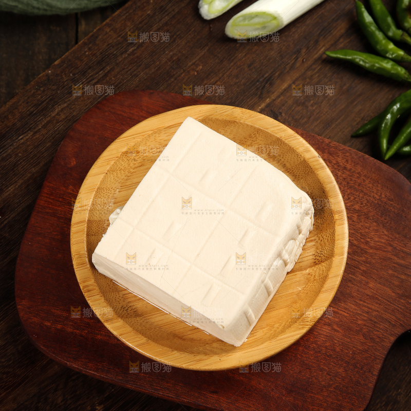 木盘里的豆腐