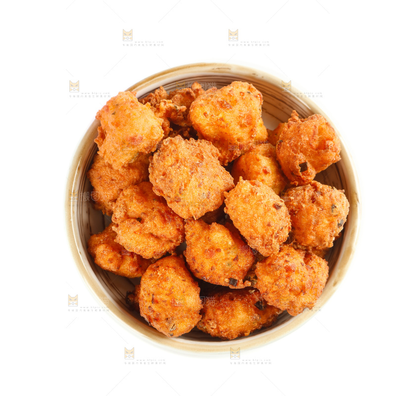 白底上放着一碗炸豆腐丸子