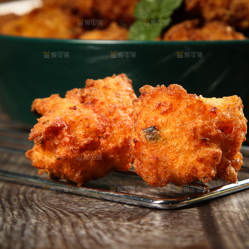深底上的豆腐丸子