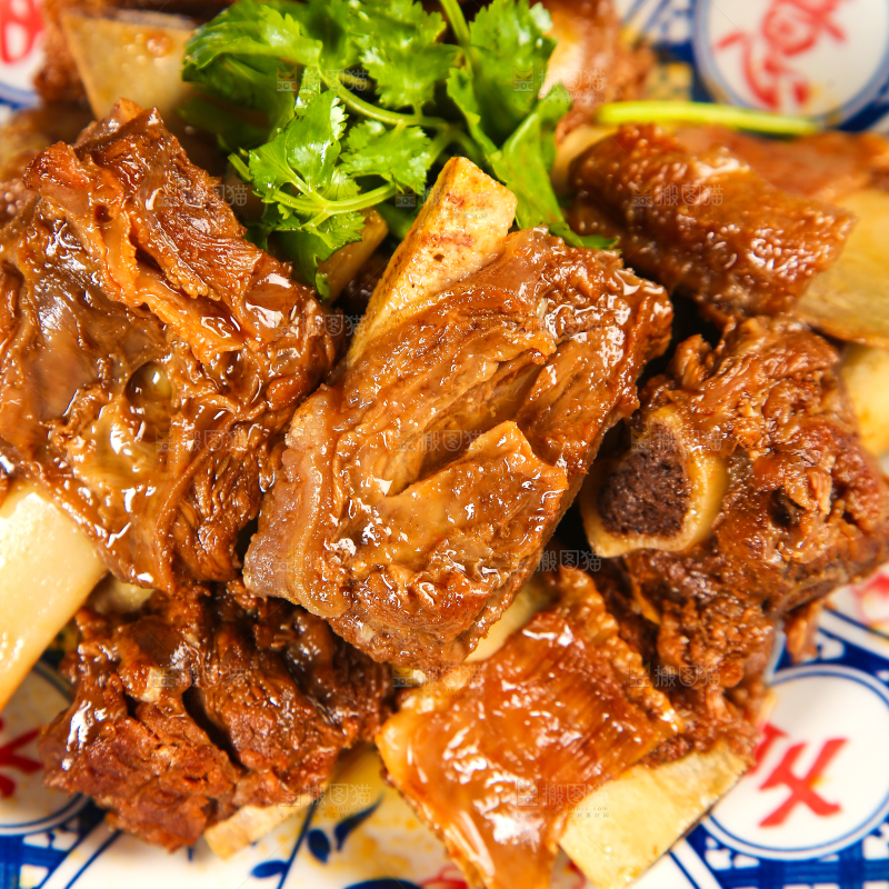 一盘红烧牛肋排