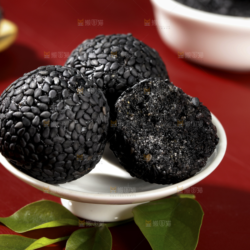 碟子里的芝麻球