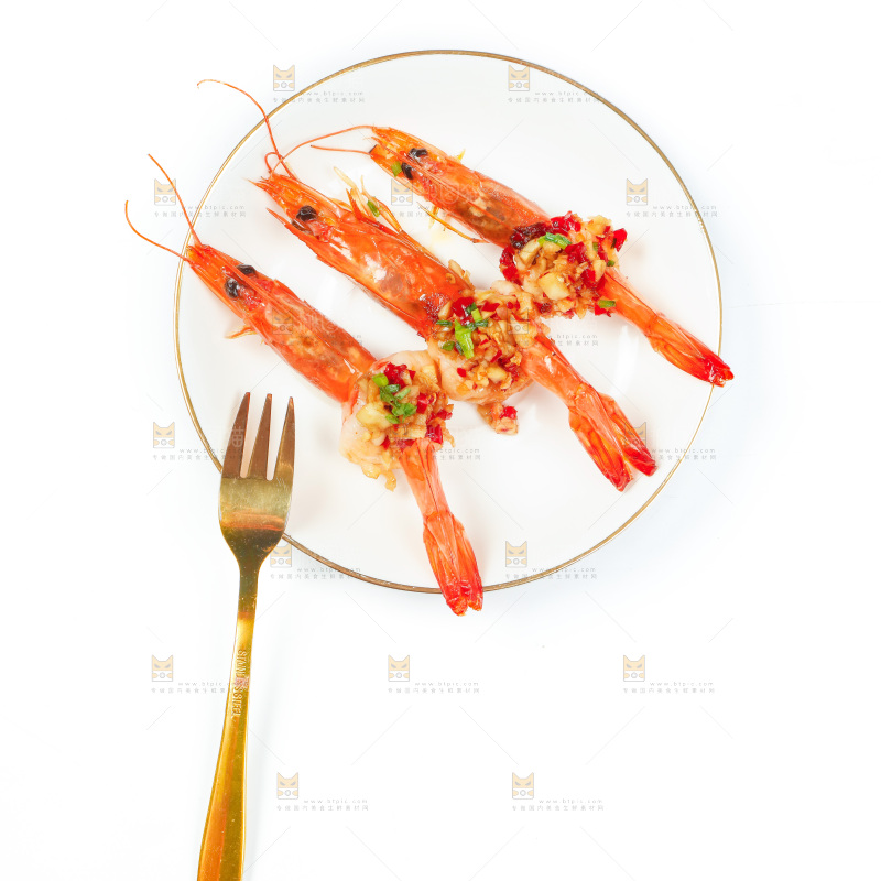 碟子里的蒜蓉虾