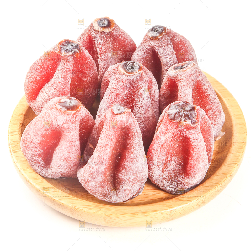 白底上放着一盘吊柿饼
