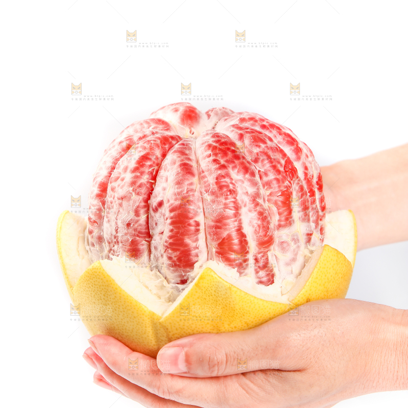 手里捧着红柚