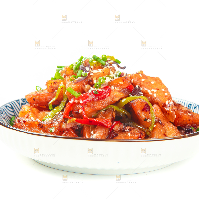 白底上摆放着一盘麻辣米豆腐