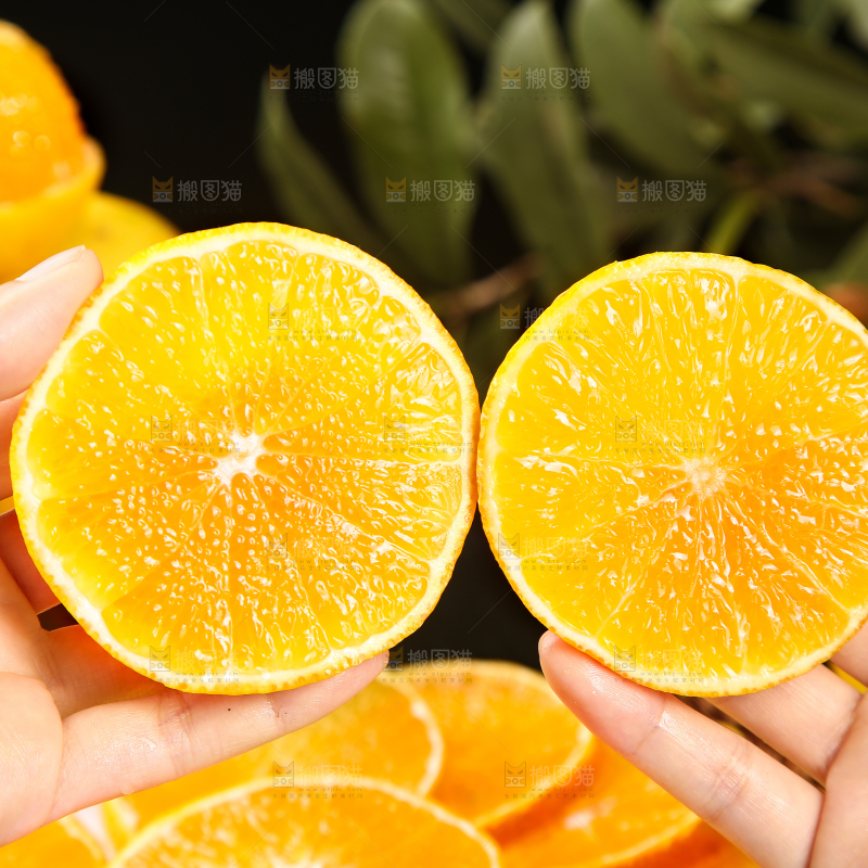 手里拿着爱媛38号果肉