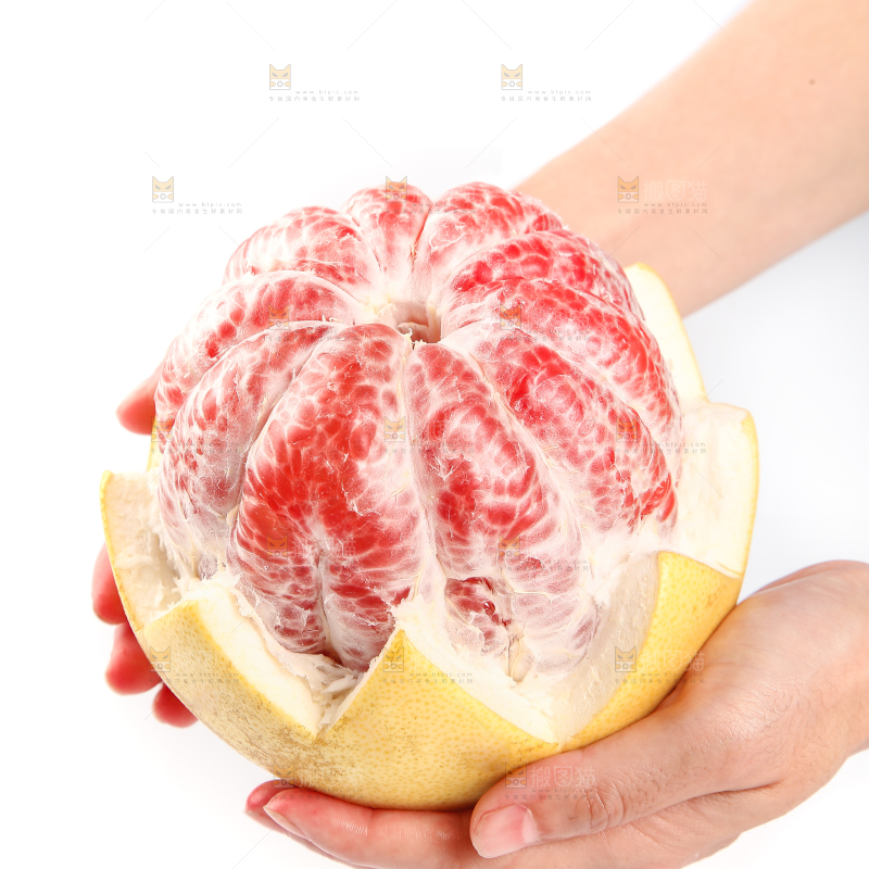 手里捧着红柚