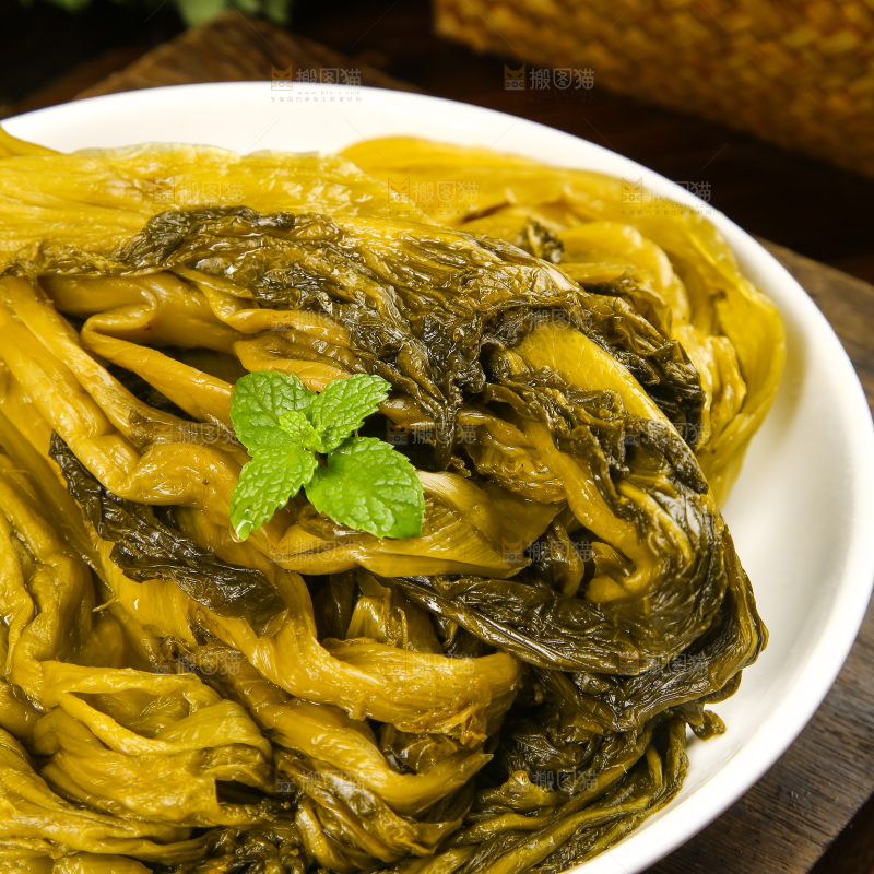 盘子里的泡酸菜