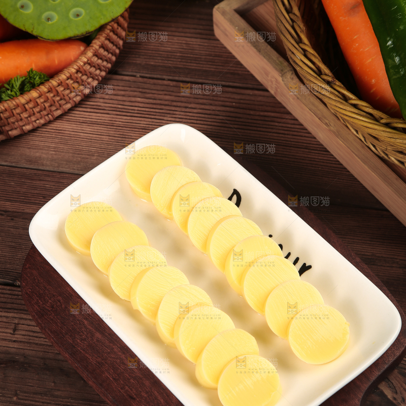 木底上的鸡蛋豆腐