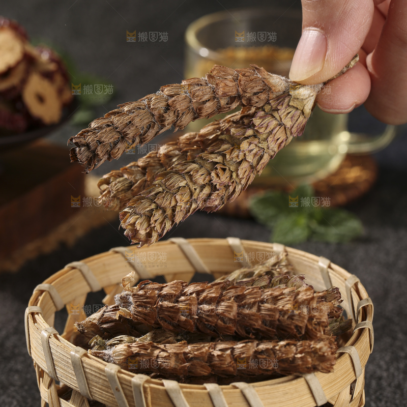 木底上的夏枯草