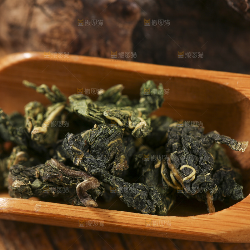 木底上放着的桑叶茶