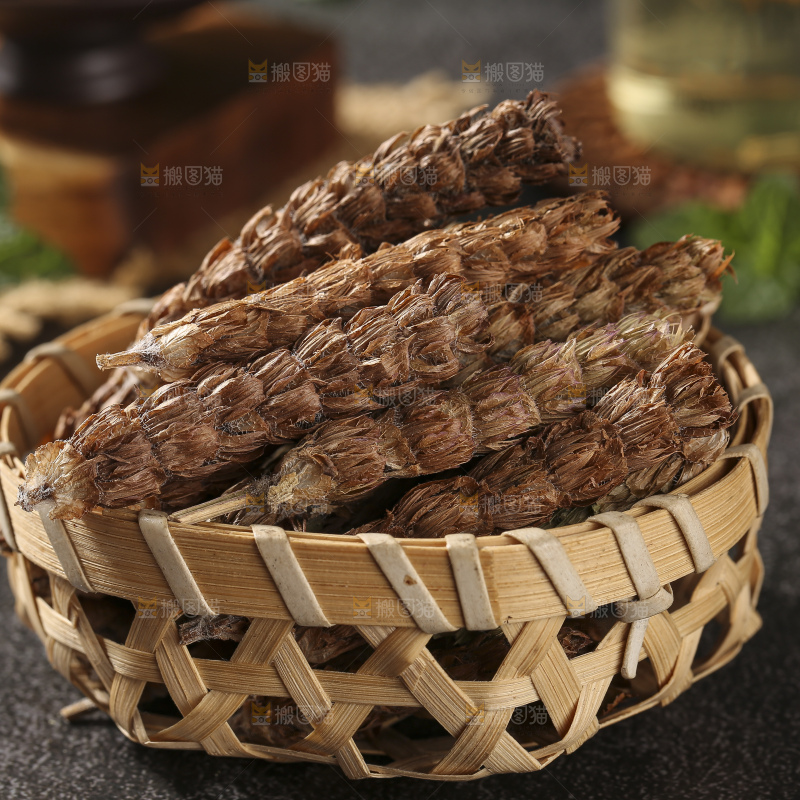 木底上的夏枯草