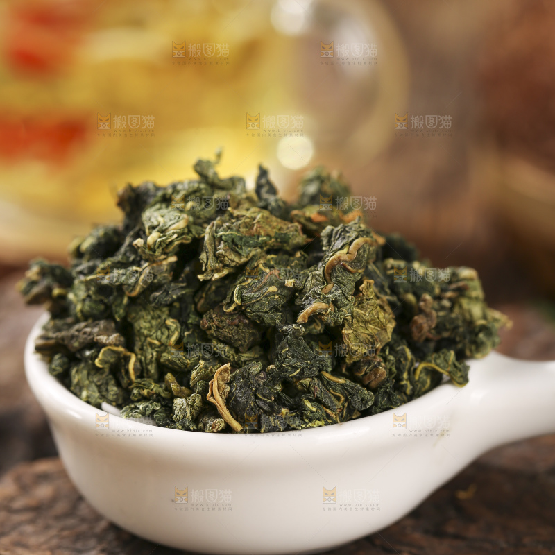 木底上放着的桑叶茶