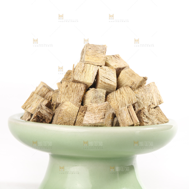 白底上放着葛根