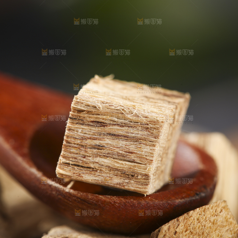 木底上的葛根