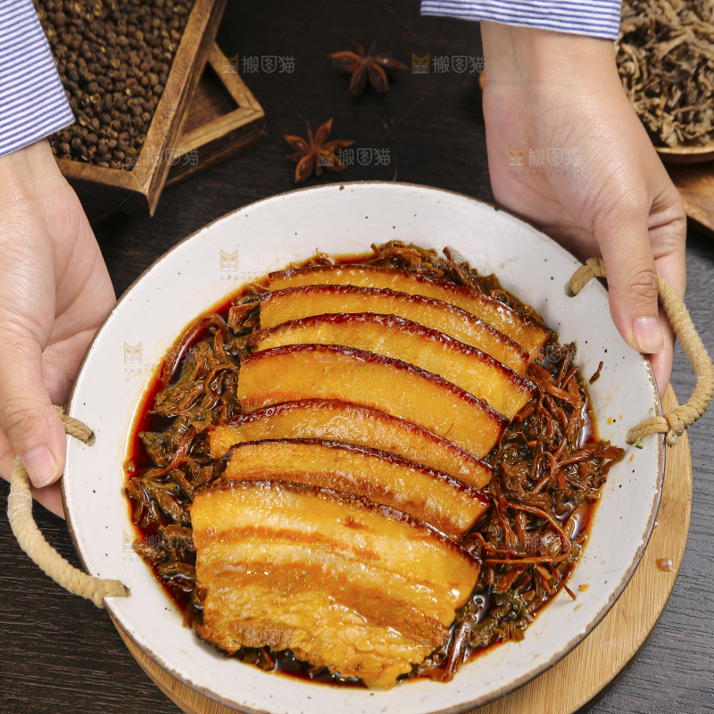 深底上的梅干菜扣肉