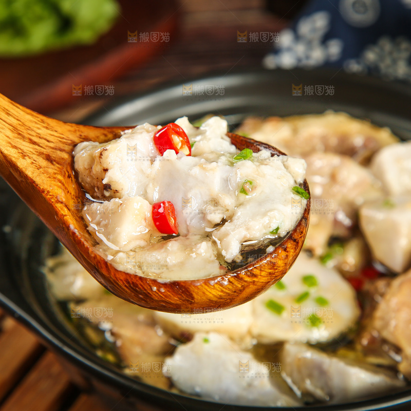 深底上的芋头排骨煲