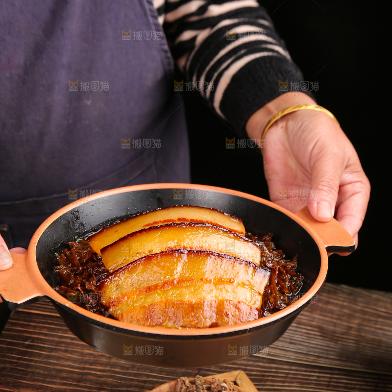 木底上的梅干菜扣肉