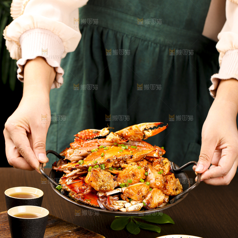 深底上的香辣梭子蟹