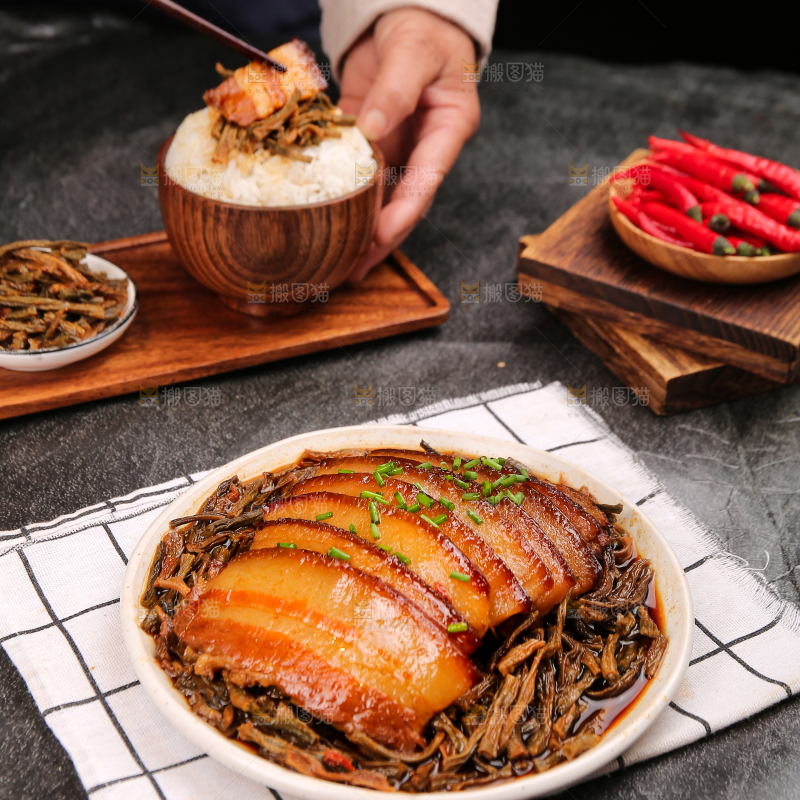 深底上的干豆角扣肉
