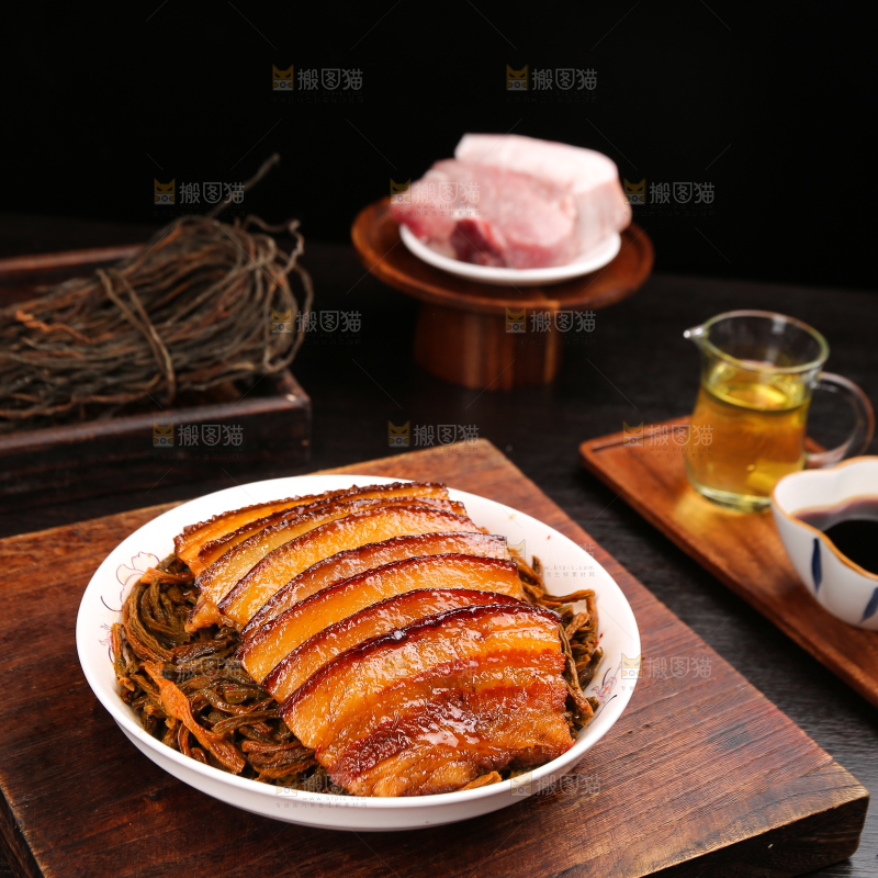 深底上的干豆角扣肉