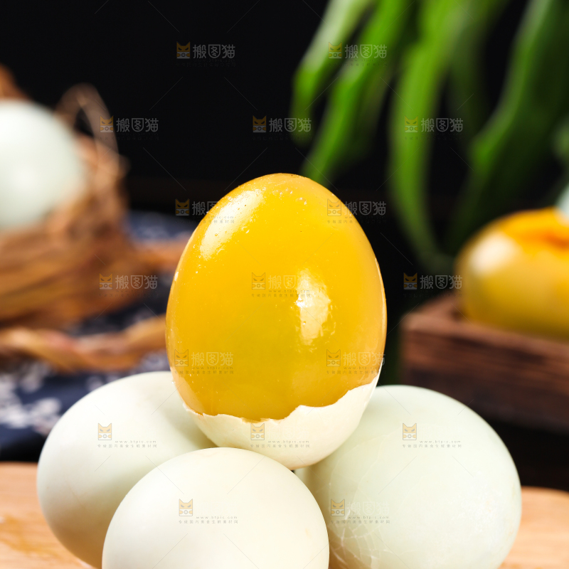 深底上的黄金皮蛋