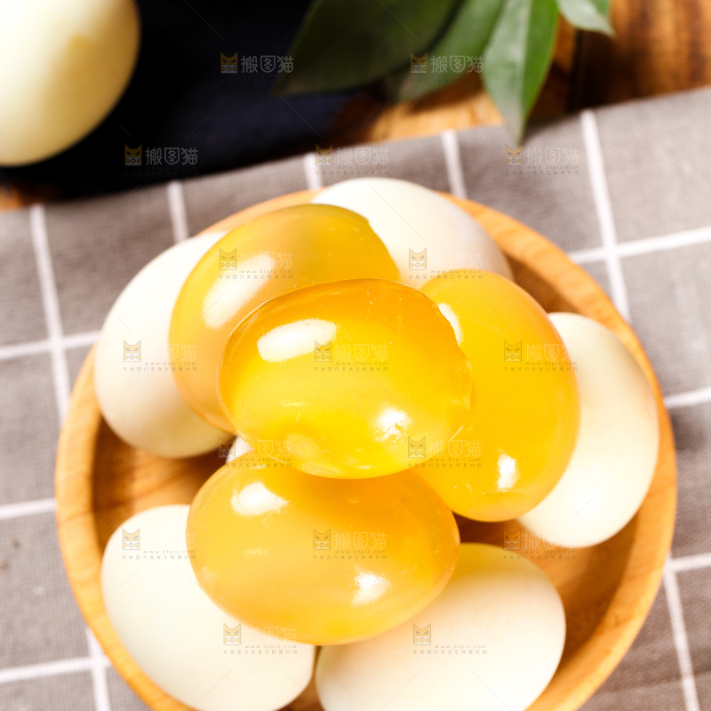 浅底上的黄心皮蛋