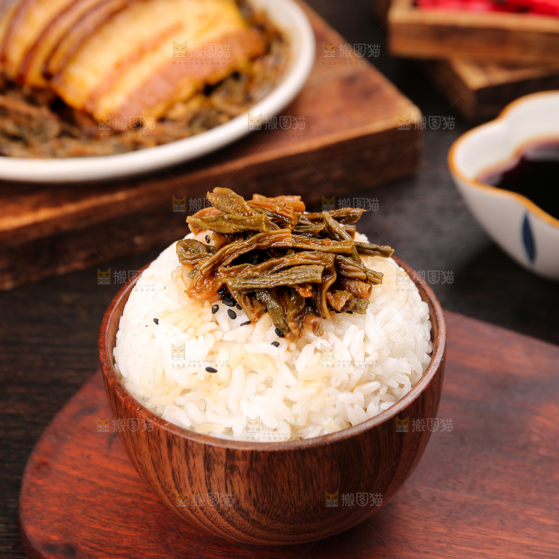 深底上的干豆角扣肉
